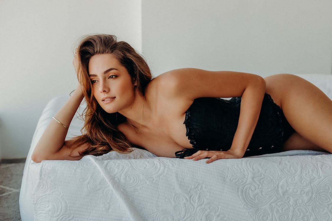 Dildos Verkaufsladen -Dildos Verkaufsladen free photo of young woman posing in lingerie